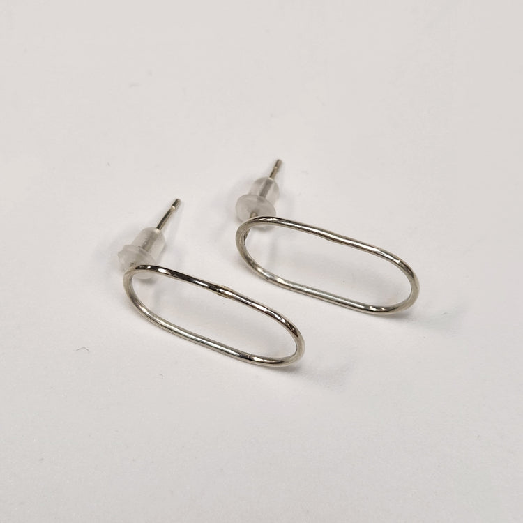 tiinei / 標本ピアス　シルバー楕円（片耳）