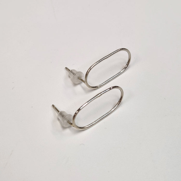 tiinei / 標本ピアス　シルバー楕円（片耳）