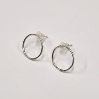tiinei / 標本ピアス　シルバー円（片耳）
