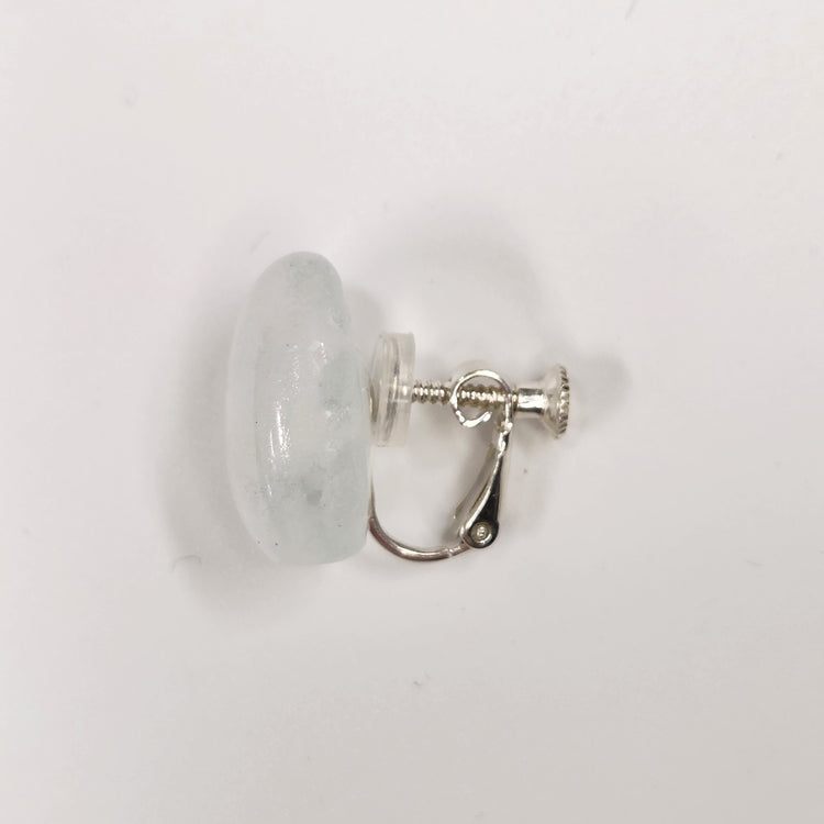 tiinei / 標本イヤリングガラス　-丸-（片耳） にごりライトグリーン