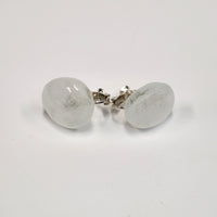 tiinei / 標本イヤリングガラス　-丸-（片耳） にごりライトグリーン