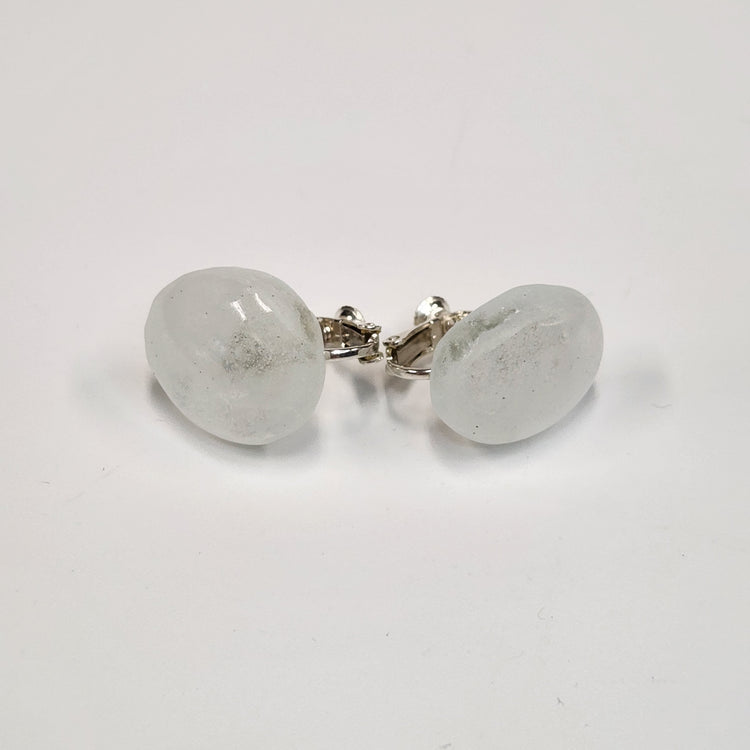 tiinei / 標本イヤリングガラス　-丸-（片耳） にごりライトグリーン