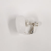 tiinei / 標本イヤリングガラス　-丸-（片耳） にごりホワイト