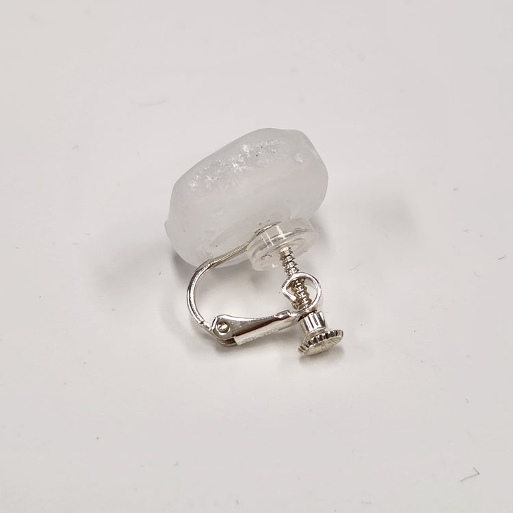 tiinei / 標本イヤリングガラス　-丸-（片耳） にごりホワイト