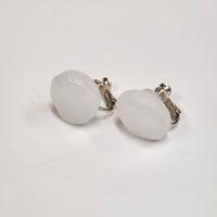 tiinei / 標本イヤリングガラス　-丸-（片耳） にごりホワイト